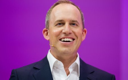 OpenAI Board Chair Bret Taylor Says We’re in an AI Bubble (But That’s Okay)