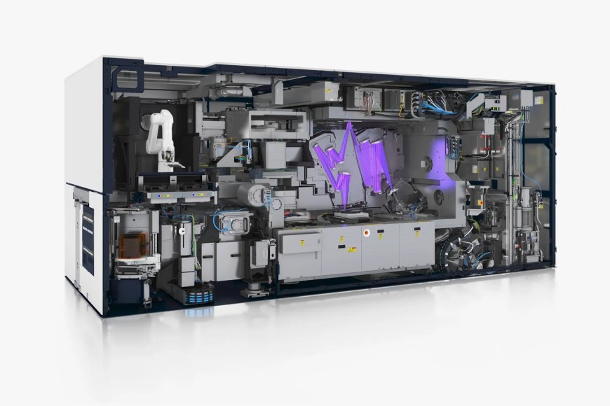ASML: The Machine That Saved Moore’s Law and Powers the Modern Chip Industry